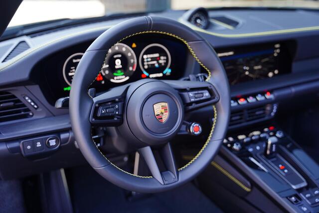 Porsche 911 992.2 Carrera GTS Cabriolet PTS Brewster Green Ceramic