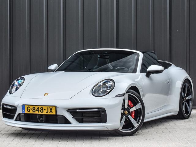 Porsche 911 Cabrio 3.0 Carrera 4 S | NL-AUTO | SPORT DESIGN PACK | LIFT SYSTEEM | SPORT CHRONO | 18-WEGS MEMORY SEATS | BURMESTER SOUND | ADAPTIVE CRUISE | CARBON PACK | MATRIX LED | 360 CAMERA | NEW PRICE: 236.000