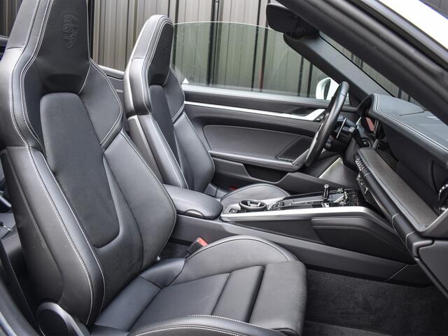 Porsche 911 Cabrio 3.0 Carrera 4 S | NL-AUTO | SPORT DESIGN PACK | LIFT SYSTEEM | SPORT CHRONO | 18-WEGS MEMORY SEATS | BURMESTER SOUND | ADAPTIVE CRUISE | CARBON PACK | MATRIX LED | 360 CAMERA | NEW PRICE: 236.000