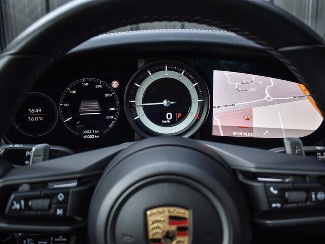 Porsche 911 Cabrio 3.0 Carrera 4 S | NL-AUTO | SPORT DESIGN PACK | LIFT SYSTEEM | SPORT CHRONO | 18-WEGS MEMORY SEATS | BURMESTER SOUND | ADAPTIVE CRUISE | CARBON PACK | MATRIX LED | 360 CAMERA | NEW PRICE: 236.000