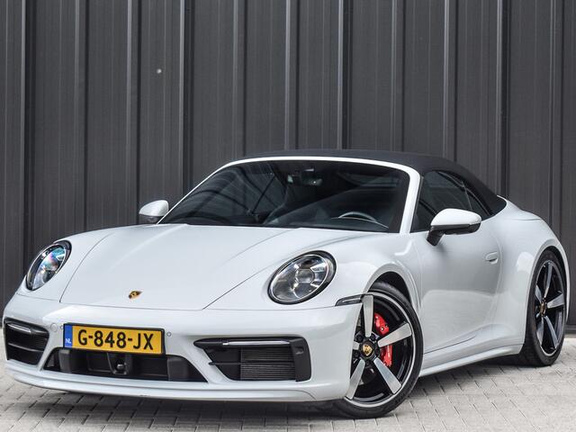Porsche 911 Cabrio 3.0 Carrera 4 S | NL-AUTO | SPORT DESIGN PACK | LIFT SYSTEEM | SPORT CHRONO | 18-WEGS MEMORY SEATS | BURMESTER SOUND | ADAPTIVE CRUISE | CARBON PACK | MATRIX LED | 360 CAMERA | NEW PRICE: 236.000