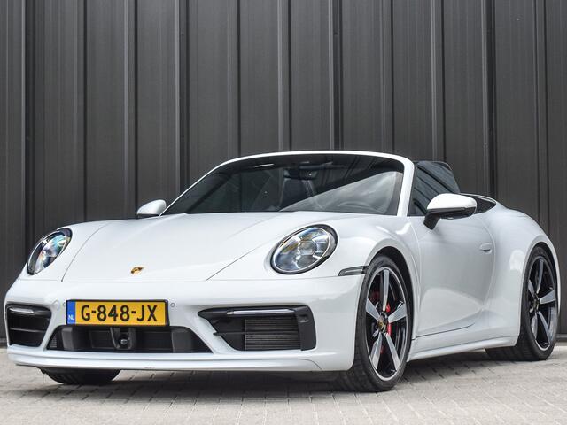 Porsche 911 Cabrio 3.0 Carrera 4 S | NL-AUTO | SPORT DESIGN PACK | LIFT SYSTEEM | SPORT CHRONO | 18-WEGS MEMORY SEATS | BURMESTER SOUND | ADAPTIVE CRUISE | CARBON PACK | MATRIX LED | 360 CAMERA | NEW PRICE: 236.000
