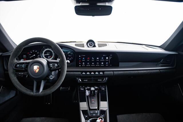 Porsche 911 3.0 Carrera 4 GTS Glazen Schuifdak - Burmester - Surround View - Adaptieve sportstoelen Plus - SportDesign pakket - Sport Chrono - Sportuitlaatsysteem - Entry & Drive