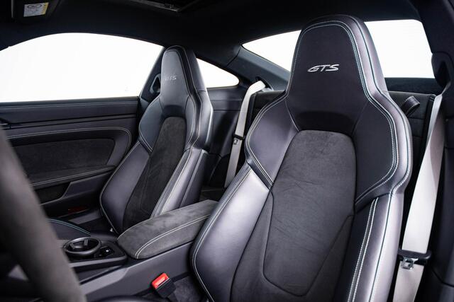 Porsche 911 3.0 Carrera 4 GTS Glazen Schuifdak - Burmester - Surround View - Adaptieve sportstoelen Plus - SportDesign pakket - Sport Chrono - Sportuitlaatsysteem - Entry & Drive