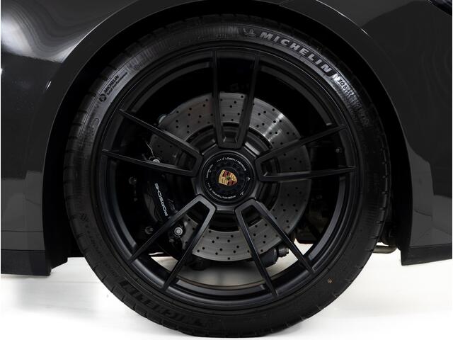 Porsche 911 Carrera 4 GTS