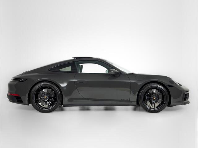 Porsche 911 Carrera 4 GTS