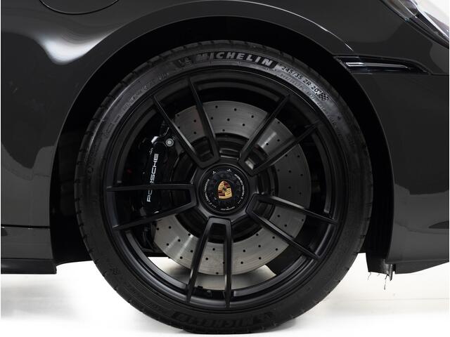 Porsche 911 Carrera 4 GTS