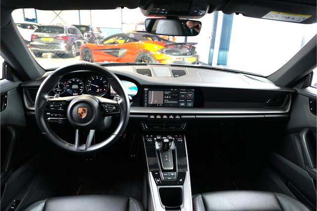 Porsche 911 3.0 Carrera PDK8 INNODRIVE + PANORAMADAK + ADAPT.CRUISE + KRIJT STIKSELS + CAMERA + LICHT DESIGN + STUURBEKRACHTIGING PLUS + SPORTSTOELEN + SPORTUITLAAT + STUUR-&STOELVERWARMING + PDLS + PRIVACY GLASS + PARKSENSOREN V&A + 21"/20" RS SPYDER LM-VELGEN!!