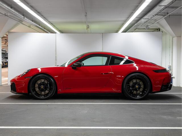Porsche 911 Carrera 4 GTS