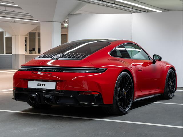 Porsche 911 Carrera 4 GTS