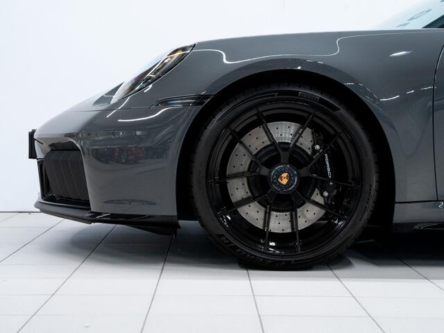 Porsche 911 Carrera 4 GTS