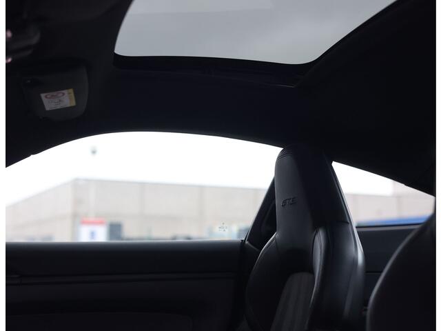 Porsche 911 3.0 Carrera 4 GTS | PDCC - Pano - Camera - Chrono