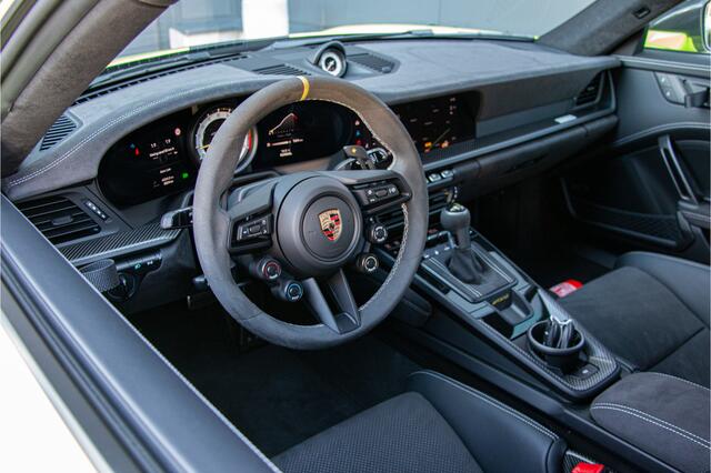 Porsche 911 4.0 GT3 RS | Weissach | PTS | Keramische PCCB | Lift | Exclusive Manufaktur ¤16.539 PTS | Sport Chrono | PDLS+ Black | 525PK | Alcantara | Carbon | 19/20" | Exclusive Design Achterlichten | 992 | GT3RS | Clubsport pakket | Camera | Sfeerverlichting | Appl