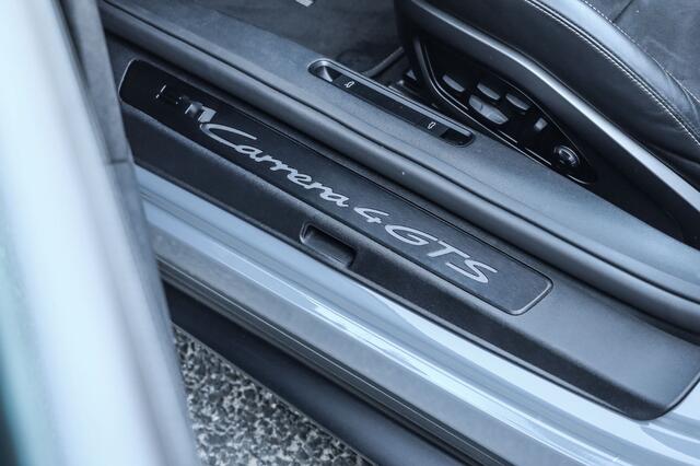 Porsche 911 Cabrio 3.0 Carrera 4 GTS Voll Sportstoelen 18-wegs met Memory/ verwarmd, GT3 Velgen/ skirts, Matrix Led PDLS+, Hefsysteem vooras, Sport chrono, Sport design, PTV+, Sportuitlaat, 4 wielbesturing, 360 view, Bose, Keyless, Carbon/ Licht-Design/ Spiegel pakke