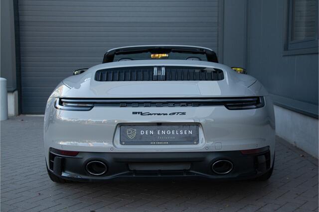 Porsche 911 Cabrio 3.0 Carrera GTS 480PK | Handgeschakeld | Keramische | NL Auto | Burmester | Lift | ACC | PDCC | 360 Camera | Exclusive Manufaktur | Sportuitlaat | PDLS | Achterasbesturing | Stoelventilatie + Verwaring | Stuurverwarming | Memory | Sport-Chrono | L