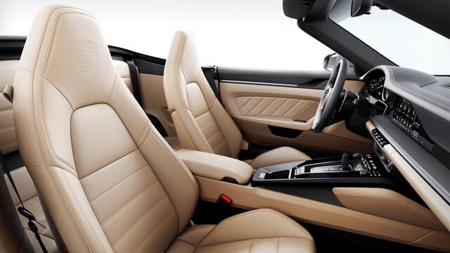 Porsche 911 Carrera 4 GTS Cabriolet