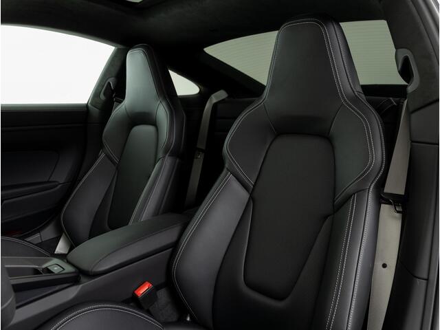 Porsche 911 Carrera 4 GTS
