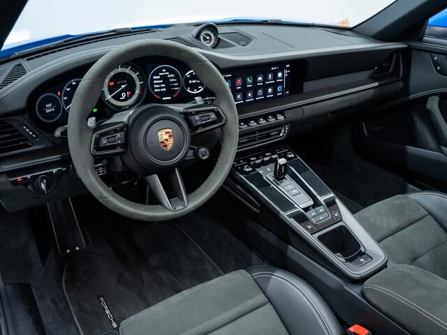 Porsche 911 Carrera GTS Cabriolet