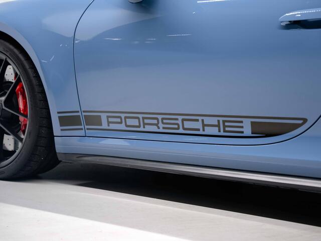 Porsche 911 Carrera 4 GTS Cabriolet