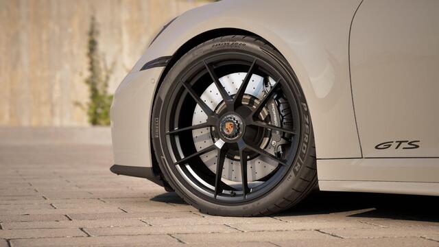Porsche 911 Cabrio 3.6 T-Hybrid Carrera 4 GTS , noselift, Bose, 4W-best., 21", SportDesign, matrix-LED, PASM, keyless, NP300K