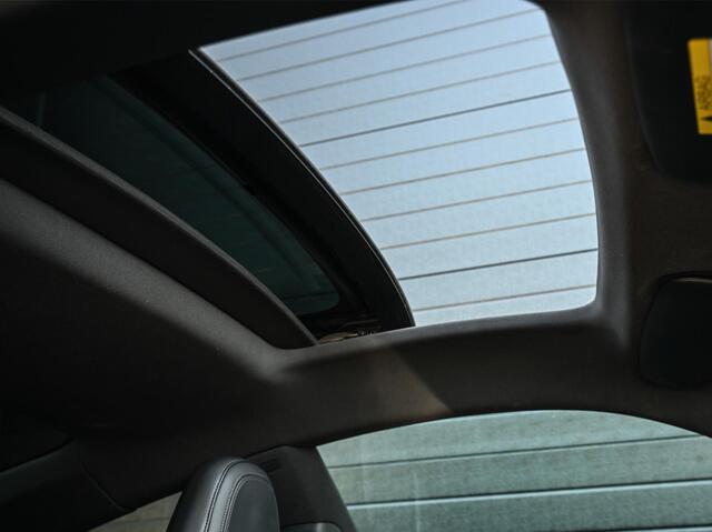 Porsche 911 3.0 Carrera | Panoramadak | Dealeronderhouden | 360 Camera | Ambiance Interieur | Stoel + Stuurverwarming | Elektrisch Verstelbare Stoelen |