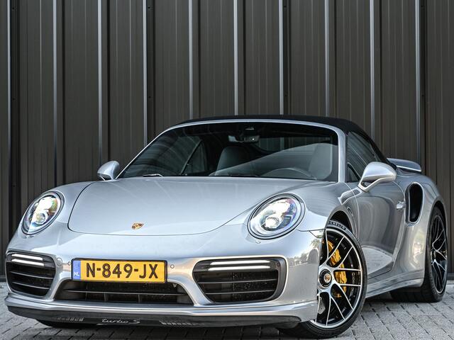 Porsche 911 Cabrio 3.8 Turbo S | Keramische Remmen | Carbon Inleg | 18 Wegs Adaptieve Sportstoelen + Memory | Achterasbesturing | Bose | Camera | Sport Chrono | Stoel + Stuurverwarming |