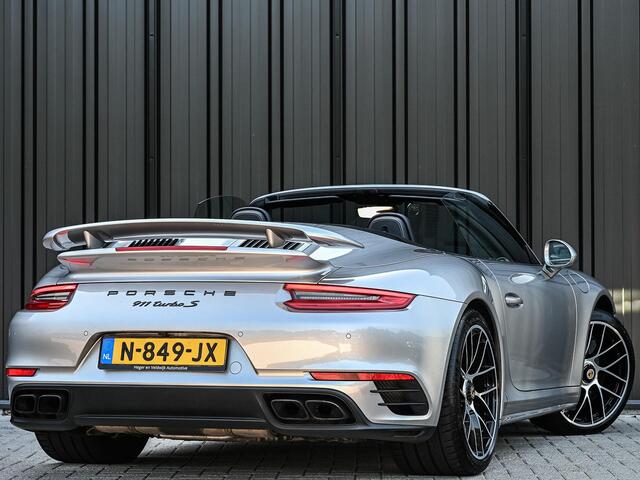 Porsche 911 Cabrio 3.8 Turbo S | Keramische Remmen | Carbon Inleg | 18 Wegs Adaptieve Sportstoelen + Memory | Achterasbesturing | Bose | Camera | Sport Chrono | Stoel + Stuurverwarming |