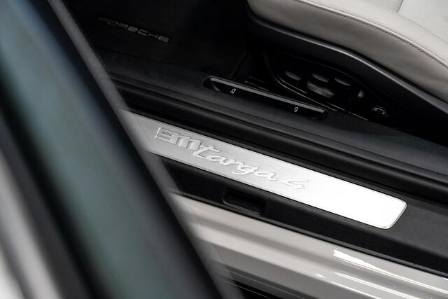 Porsche 911 Targa 3.0 4 *Exclusive Manufaktur / BOSE / Sport-Chrono / Hefsysteem-vooras / Sport-design / Sportstoelen Plus*