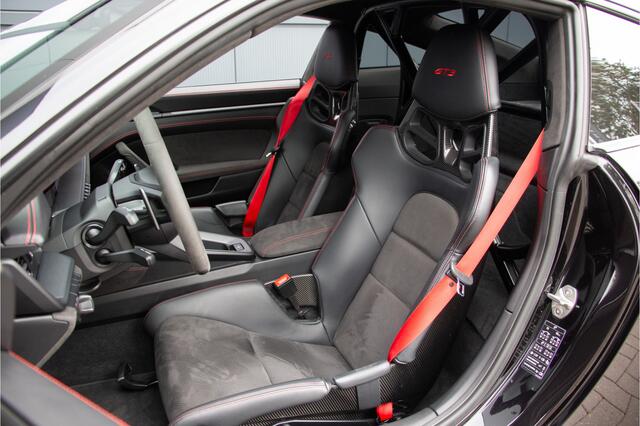 Porsche 911 4.0 GT3 Clubsport | 918 Carbon Seats | Lift | PDLS+ | PPF | Sportuitlaat | Dealer O.H | Camera | 510PK | Sportchrono | Camera | Alcantara | Sfeerverlichting | Achterasbesturing | Carbon Dak | Apple & Android Carplay | 21" | Privacy Glas + Isolatie | Brandstoftank 90L | PTV Plus | Verkeerstekenherkenning |