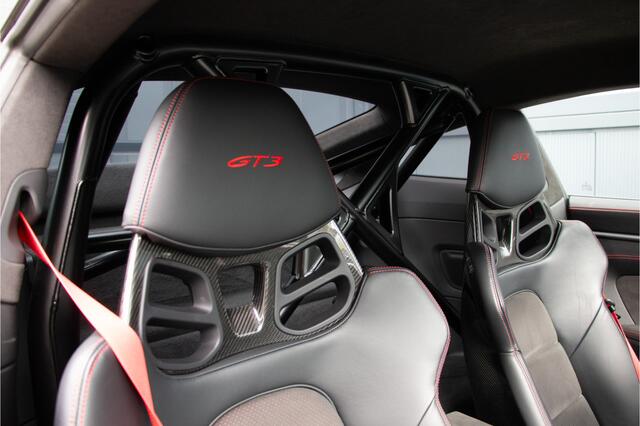 Porsche 911 4.0 GT3 Clubsport | 918 Carbon Seats | Lift | PDLS+ | PPF | Sportuitlaat | Dealer O.H | Camera | 510PK | Sportchrono | Camera | Alcantara | Sfeerverlichting | Achterasbesturing | Carbon Dak | Apple & Android Carplay | 21" | Privacy Glas + Isolatie | Brandstoftank 90L | PTV Plus | Verkeerstekenherkenning |