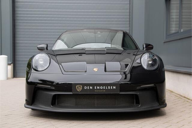 Porsche 911 4.0 GT3 Clubsport | 918 Carbon Seats | Lift | PDLS+ | PPF | Sportuitlaat | Dealer O.H | Camera | 510PK | Sportchrono | Camera | Alcantara | Sfeerverlichting | Achterasbesturing | Carbon Dak | Apple & Android Carplay | 21" | Privacy Glas + Isolatie | Brandstoftank 90L | PTV Plus | Verkeerstekenherkenning |