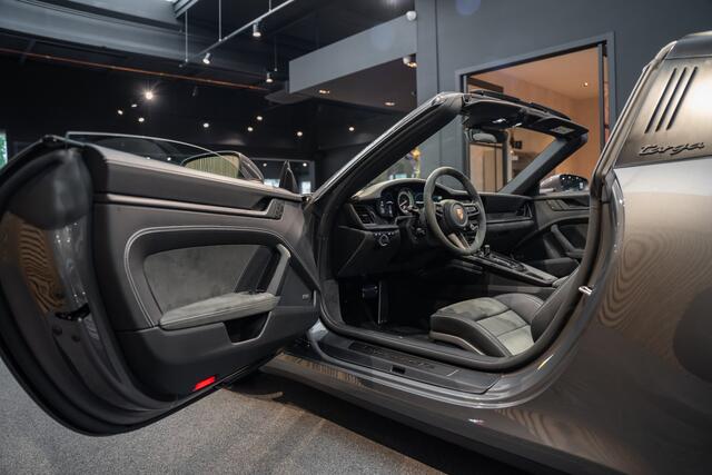 Porsche 992 911 Targa 4 GTS Carbon BOSE 911 3.0 Targa 4 GTS PDLS+ Alacantara