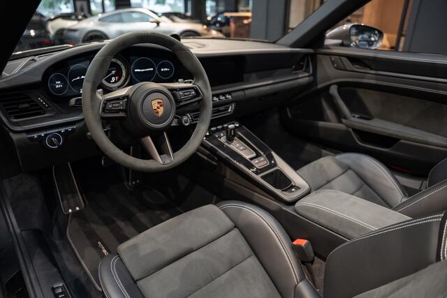 Porsche 992 911 Targa 4 GTS Carbon BOSE 911 3.0 Targa 4 GTS PDLS+ Alacantara