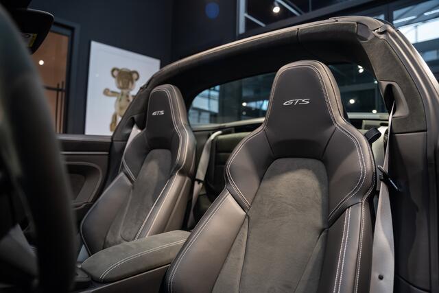Porsche 992 911 Targa 4 GTS Carbon BOSE 911 3.0 Targa 4 GTS PDLS+ Alacantara