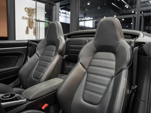 Porsche 992 911 Turbo S Cabrio Sport Package Akrapovic 911 3.8 Turbo S Burmester ACC Surround