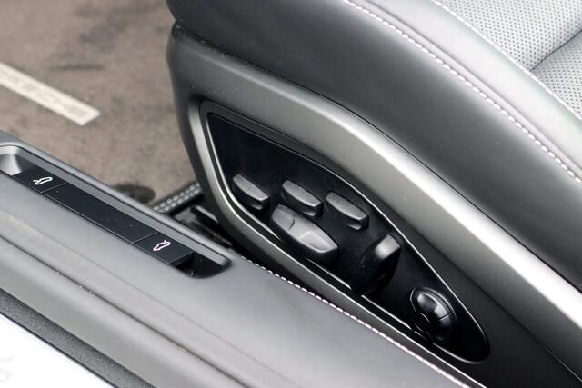 Porsche 992 911 Cabrio 3.8 Turbo S | Keramisch | Vierwielbesturing | Burmester High End | Adaptive Cruise Control | Liftsysteem | Sport Chrono | 18-wegs Memory | PASM | Sportuitlaat |