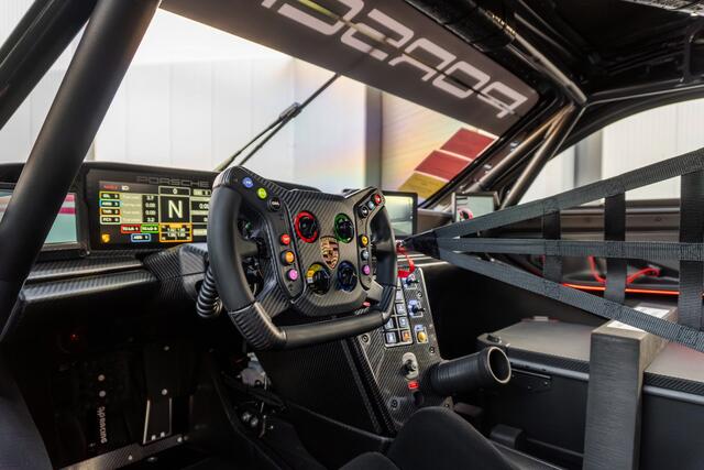 Porsche 992 911 GT3 R rennsport ¤123K Flacht Design - 1 of 77