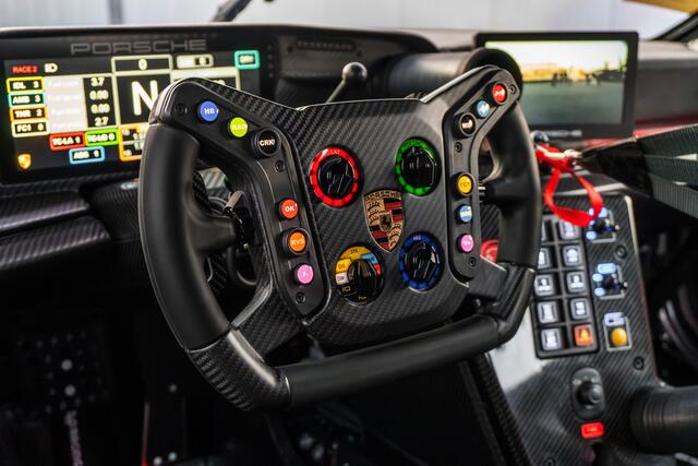 Porsche 992 911 GT3 R rennsport ¤123K Flacht Design - 1 of 77