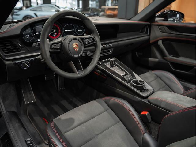 Porsche 992 911 GTS Cabrio GTS Interieur ACC Bose 3.0 Carrera GTS