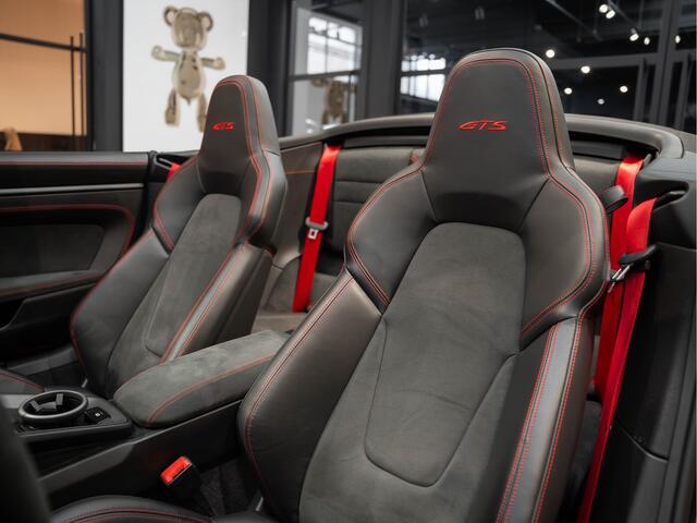 Porsche 992 911 GTS Cabrio GTS Interieur ACC Bose 3.0 Carrera GTS