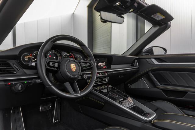 Porsche 992 911 Turbo S Cabriolet - Deep Black Metallic - Burmester