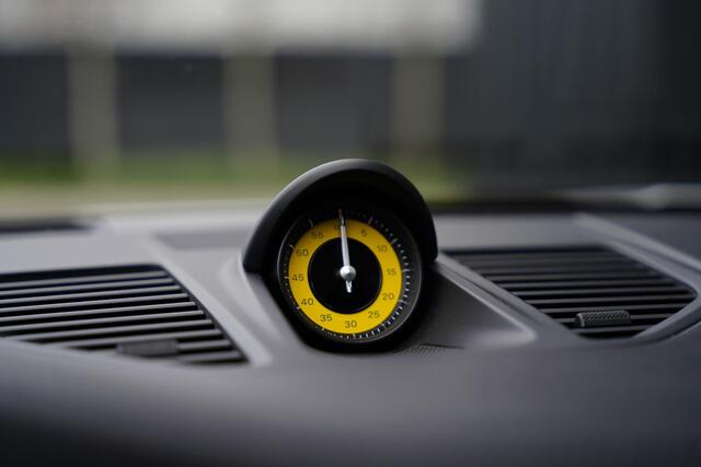 Porsche 992 911 3.0 Carrera 4 GTS Lifting Bose Sport Chrono Schuifkanteldak