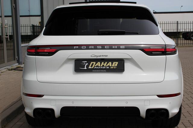 Porsche CAYENNE 3.0 | SportDesign | Pano | Luchtvering | Adaptief cruise control | 22" | 340PK