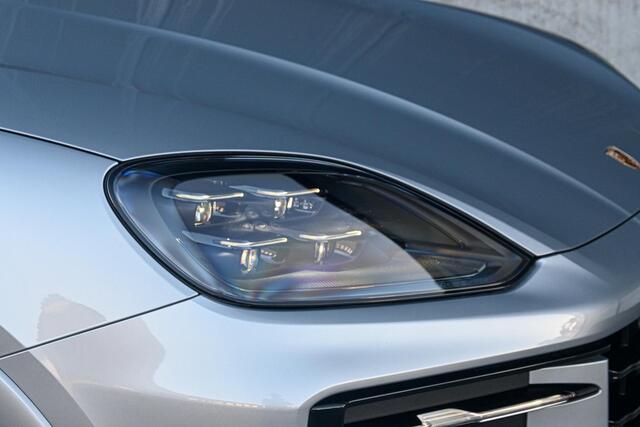 Porsche CAYENNE 3.0 E-Hybrid *Burmester 3D / Achteras-besturing / Panorama / Passenger-display / Keyless / HUD*