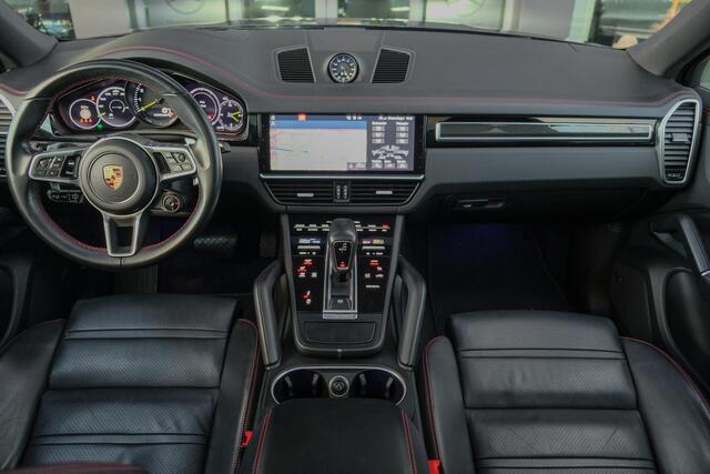 Porsche CAYENNE Coupé 3.0 E-Hybrid Panoramadak 4-Wielsturing Bose Head-up Trekhaak Rode stiksels 1e eigenaar NLauto 21" LMV
