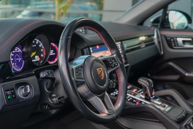 Porsche CAYENNE Coupé 3.0 E-Hybrid Panoramadak 4-Wielsturing Bose Head-up Trekhaak Rode stiksels 1e eigenaar NLauto 21" LMV