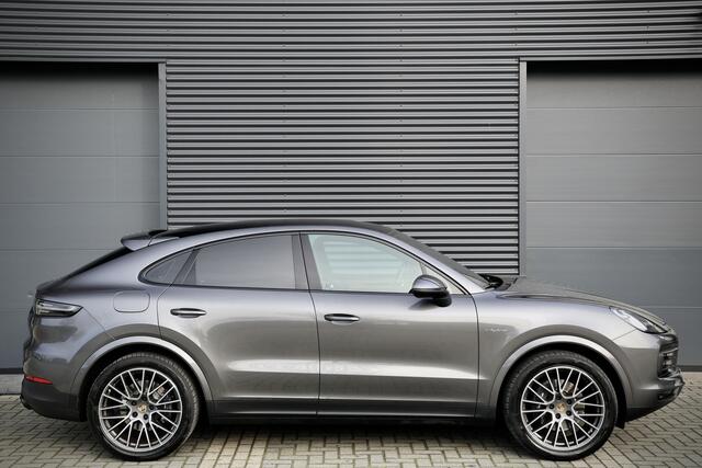 Porsche CAYENNE Coupé 3.0 E-Hybrid 462PK | Panoramadak | 360 Camera | Luchtvering | Dealer onderhouden | Sport-Chrono | 21 inch velgen | Sportuitlaat | Blind Spot | Nieuwe APK | Onderhoudsbeurt