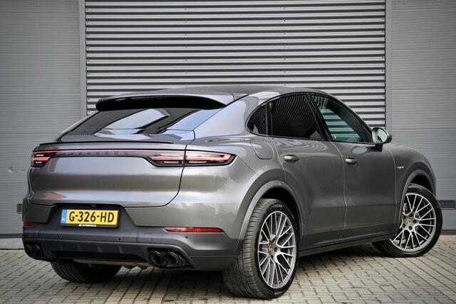 Porsche CAYENNE Coupé 3.0 E-Hybrid 462PK | Panoramadak | 360 Camera | Luchtvering | Dealer onderhouden | Sport-Chrono | 21 inch velgen | Sportuitlaat | Blind Spot | Nieuwe APK | Onderhoudsbeurt
