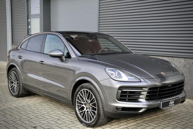 Porsche CAYENNE Coupé 3.0 E-Hybrid 462PK | Panoramadak | 360 Camera | Luchtvering | Dealer onderhouden | Sport-Chrono | 21 inch velgen | Sportuitlaat | Blind Spot | Nieuwe APK | Onderhoudsbeurt