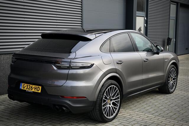 Porsche CAYENNE Coupé 3.0 E-Hybrid 462PK | Panoramadak | 360 Camera | Luchtvering | Dealer onderhouden | Sport-Chrono | 21 inch velgen | Sportuitlaat | Blind Spot | Nieuwe APK | Onderhoudsbeurt
